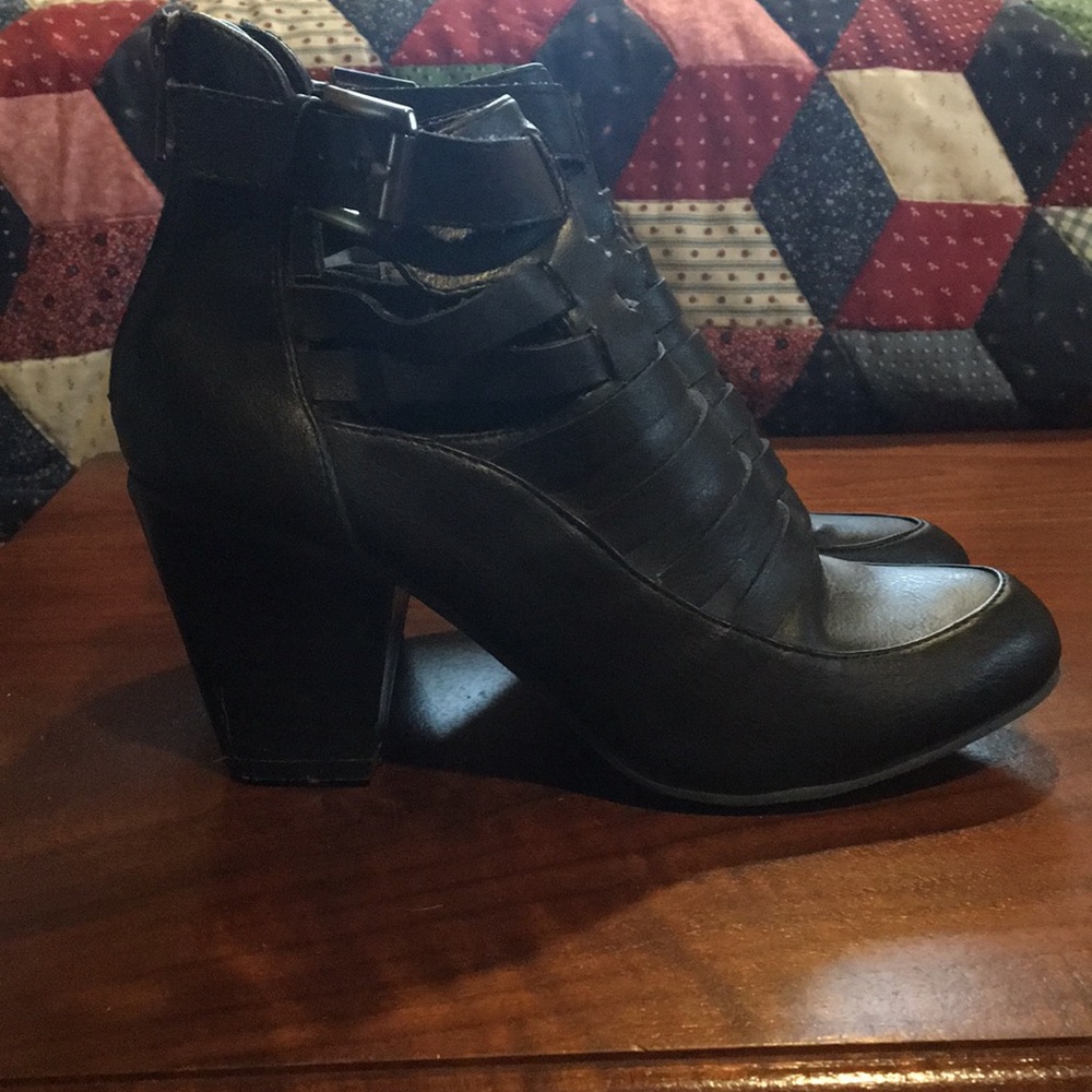 Black ankle booties!